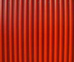 estilo industrial em aço ondulado vermelho foto