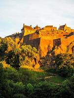 hdr castelo de edimburgo ao pôr do sol foto