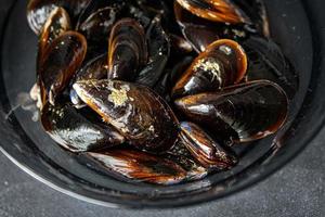 mexilhão cru concha de frutos do mar refeição lanche na mesa cópia espaço fundo de comida foto