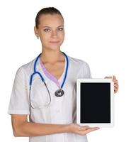 médico mulher segurando um tablet