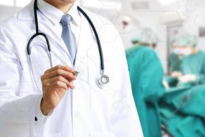 diagnóstico e operação do médico