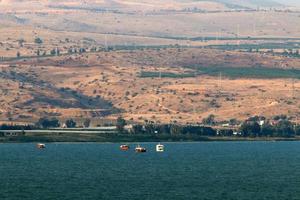 Lake Kinneret é um lago de água doce no nordeste de Israel. foto