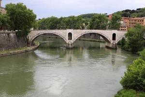 9 de maio de 2022 rio tiber itália. Tibre fluvial no centro de Roma. foto