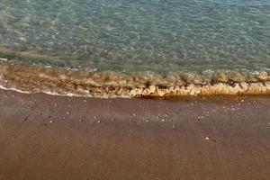 praia de areia no mar mediterrâneo. foto