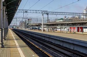 moscou, rússia - plataformas de 23 de março de 2017 na estação ferroviária de belorusskaya foto