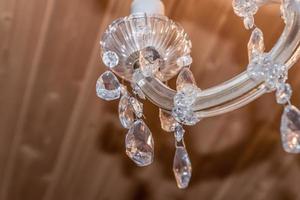 closeup candelabro de cristal. foco seletivo foto