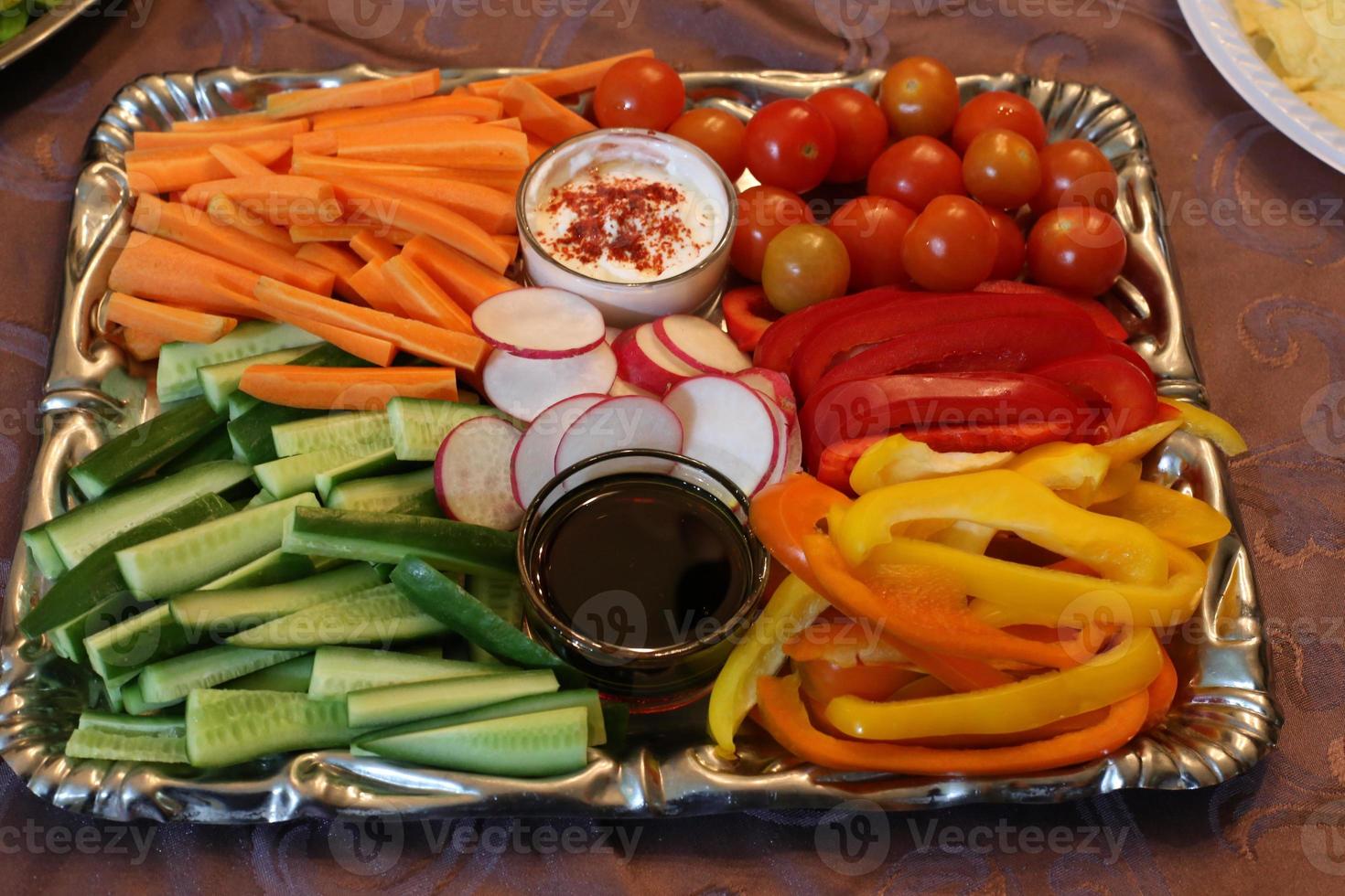 Im Restaurant steht ein Snack auf dem Tisch, guten Appetit allen foto