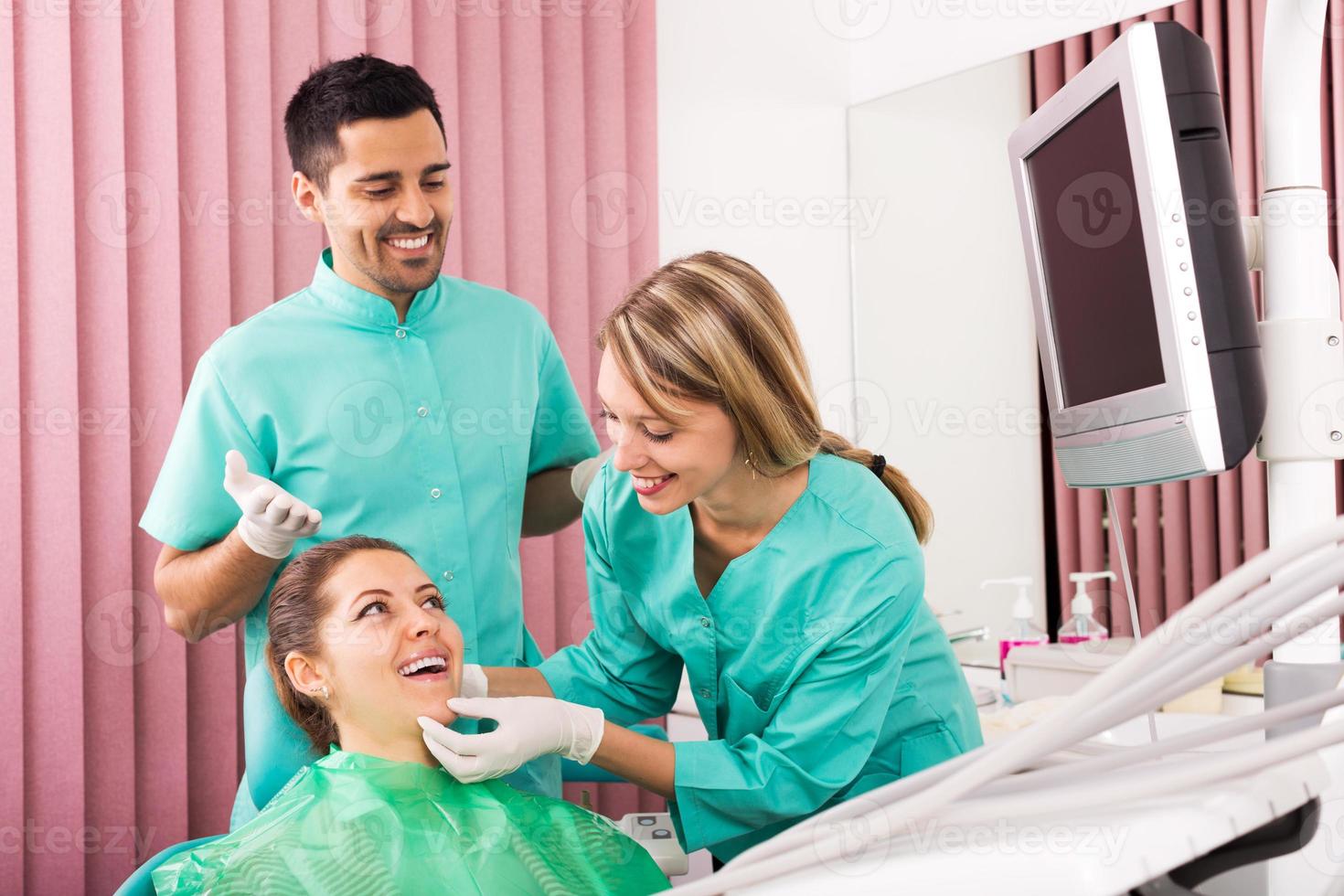 Patient in der Zahnarztpraxis foto