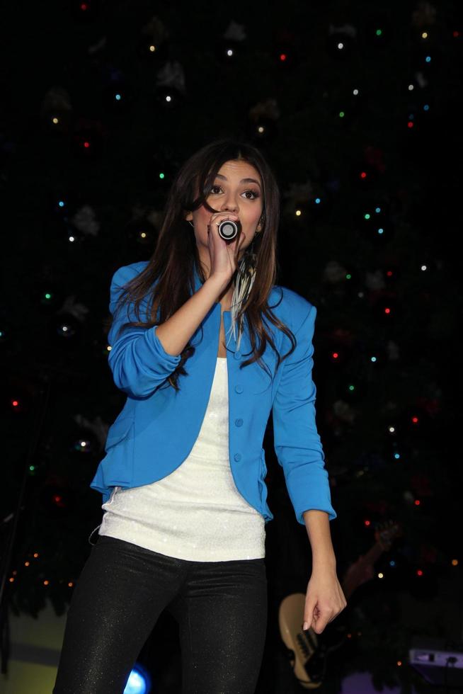 Los Angeles, 19. November - Victoria Justice in den Citadel Outlets 10. jährliche Baumbeleuchtung in den Citadel Outlets am 19. November 2011 in Los Angeles, ca foto