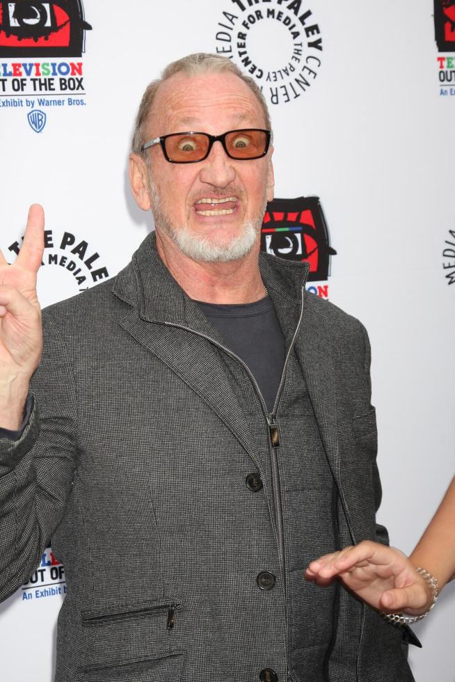 los angeles, 12. april - robert englund kommt bei warner brothers fernsehen an - out-of-the-box-ausstellungsstart im paley center for media am 12. april 2012 in beverly hills, ca foto