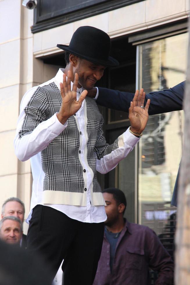 los angeles, oktober 10 - platzanweiser bei der kenny babyface edmonds hollywood walk of fame star zeremonie auf dem hollywood boulevard am 10. oktober 2013 in los angeles, ca foto