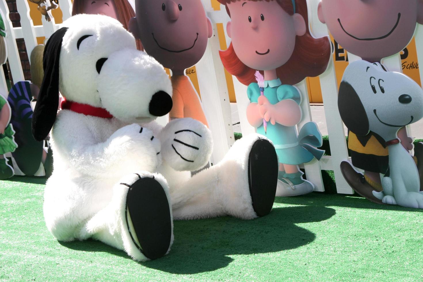 Los Angeles, 1. November - Snoopy bei der Premiere des Peanuts-Films in Los Angeles im Village Theatre am 1. November 2015 in Westwood, ca foto