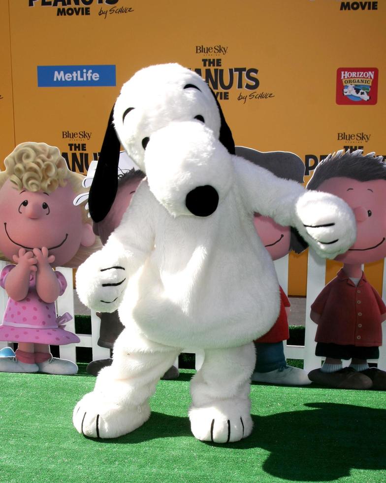 Los Angeles, 1. November - Snoopy bei der Premiere des Peanuts-Films in Los Angeles im Village Theatre am 1. November 2015 in Westwood, ca foto