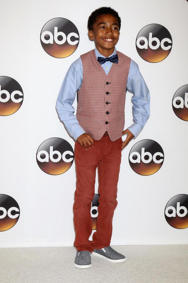 los angeles, aug 4 - miles brown bei der abc tca sommerparty 2016 im beverly hilton hotel am 4. august 2016 in beverly hills, ca foto