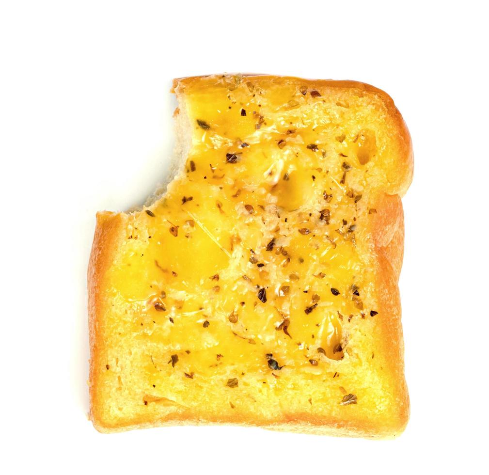 gebissen Knoblauchbrot mit Käse isoliert auf weißem Hintergrund foto