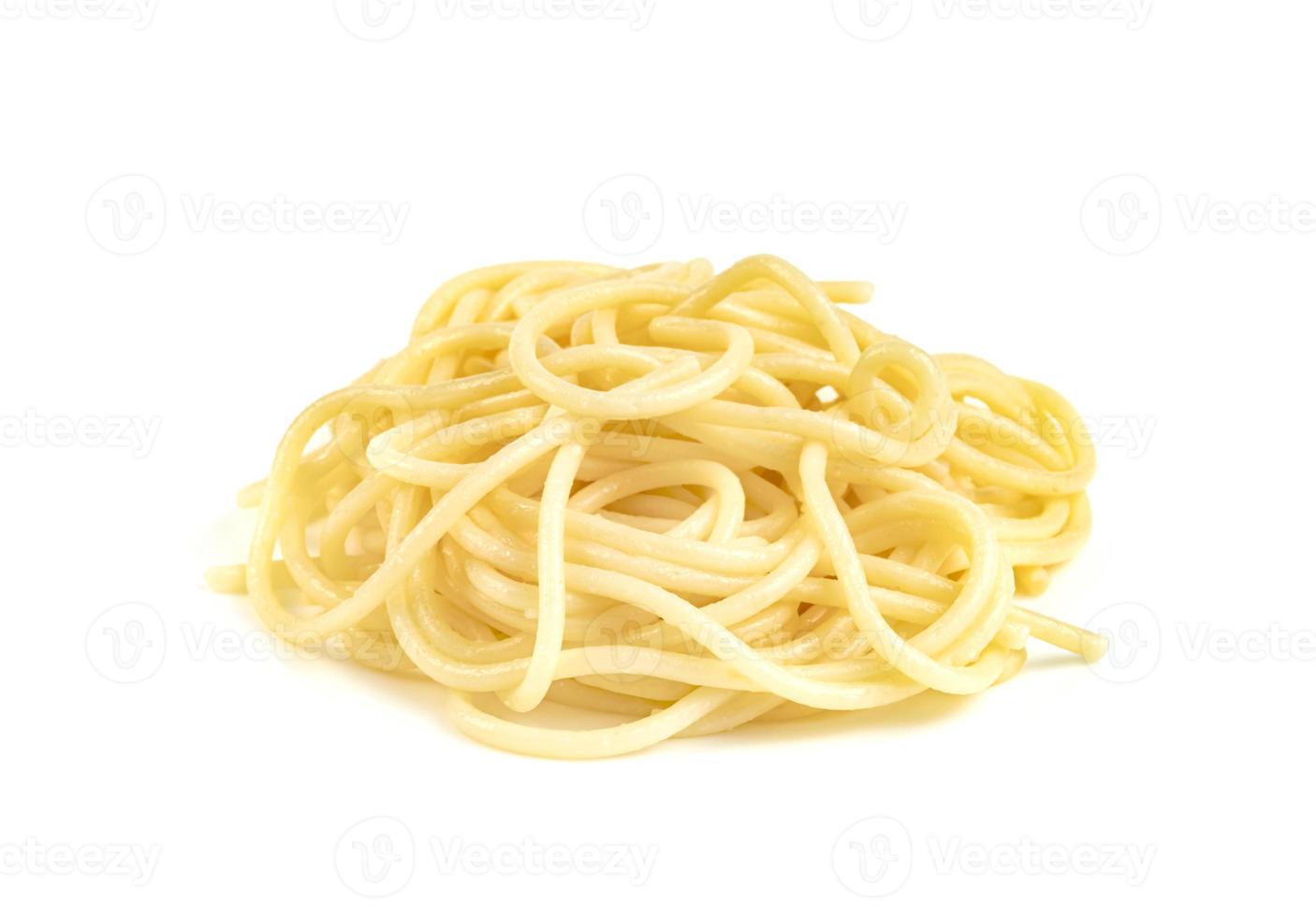 Spaghetti-Nudeln isoliert auf weißem Hintergrund foto