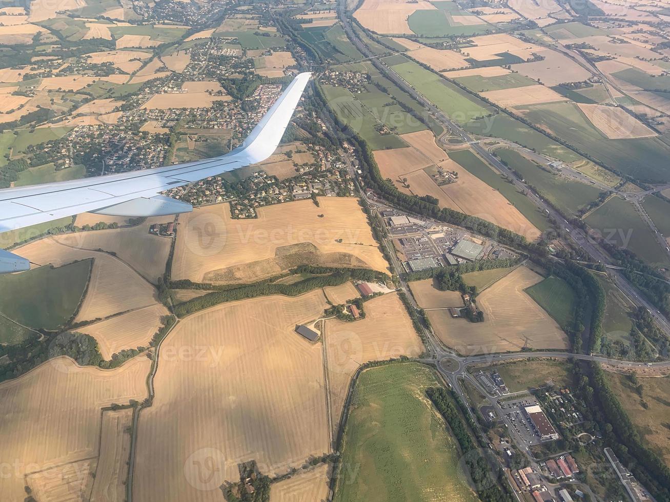 Flugzeugfensteransicht auf der Erde 12 foto