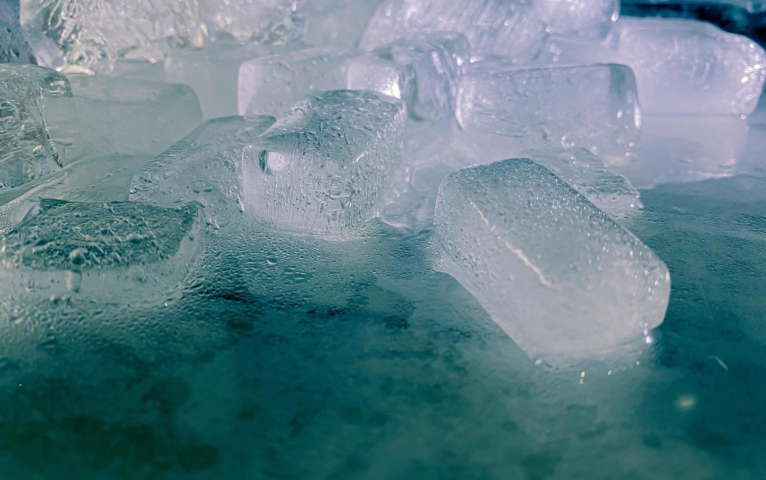 Die Eiswürfelform wurde angepasst, um Farbe hinzuzufügen, sie wird helfen, sich zu erfrischen und Ihnen ein gutes Gefühl zu geben. foto