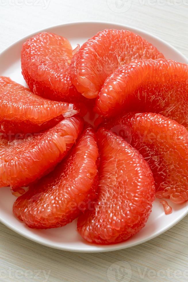 frische rote Pampelmuse oder Grapefruit foto