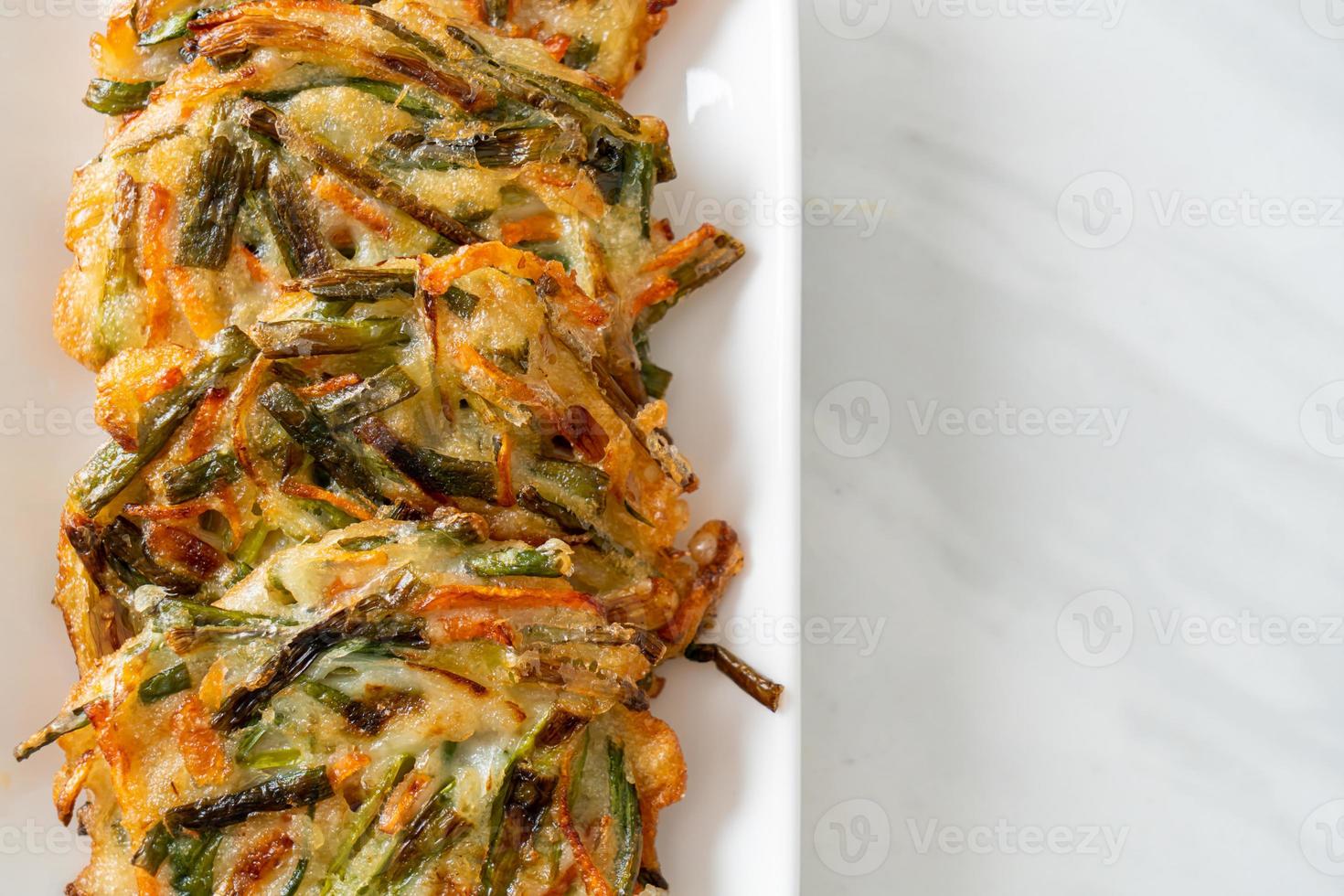 Pajeon oder koreanischer Pfannkuchen oder koreanische Pizza foto