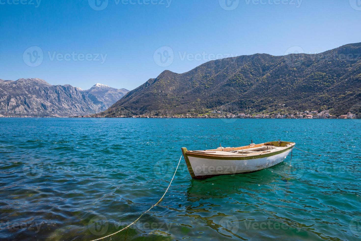 Ruderboot im Wasser foto