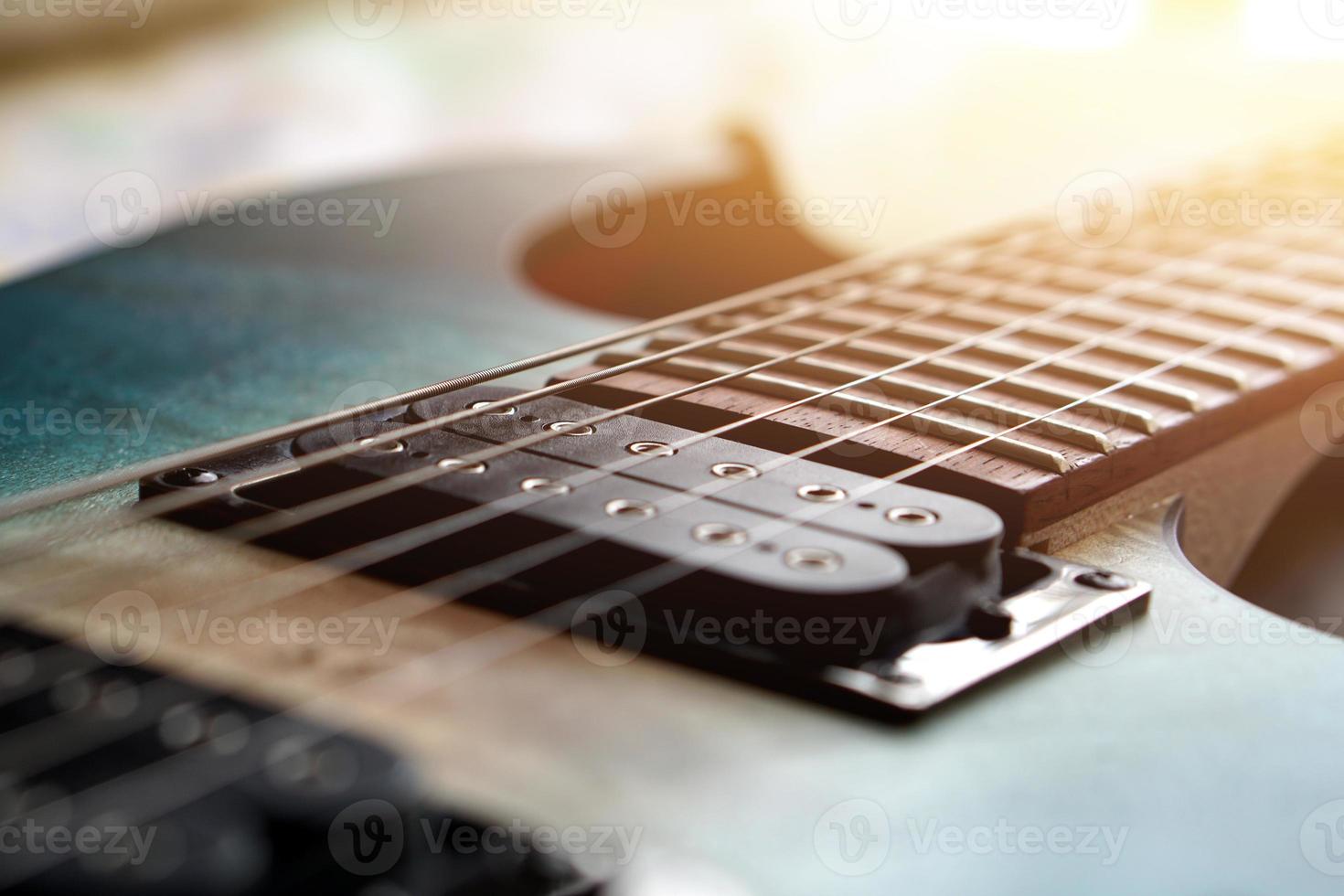 e-gitarre, verwendet, um musik und noten zu spielen, um ein lied zu singen, makro abstrakt foto