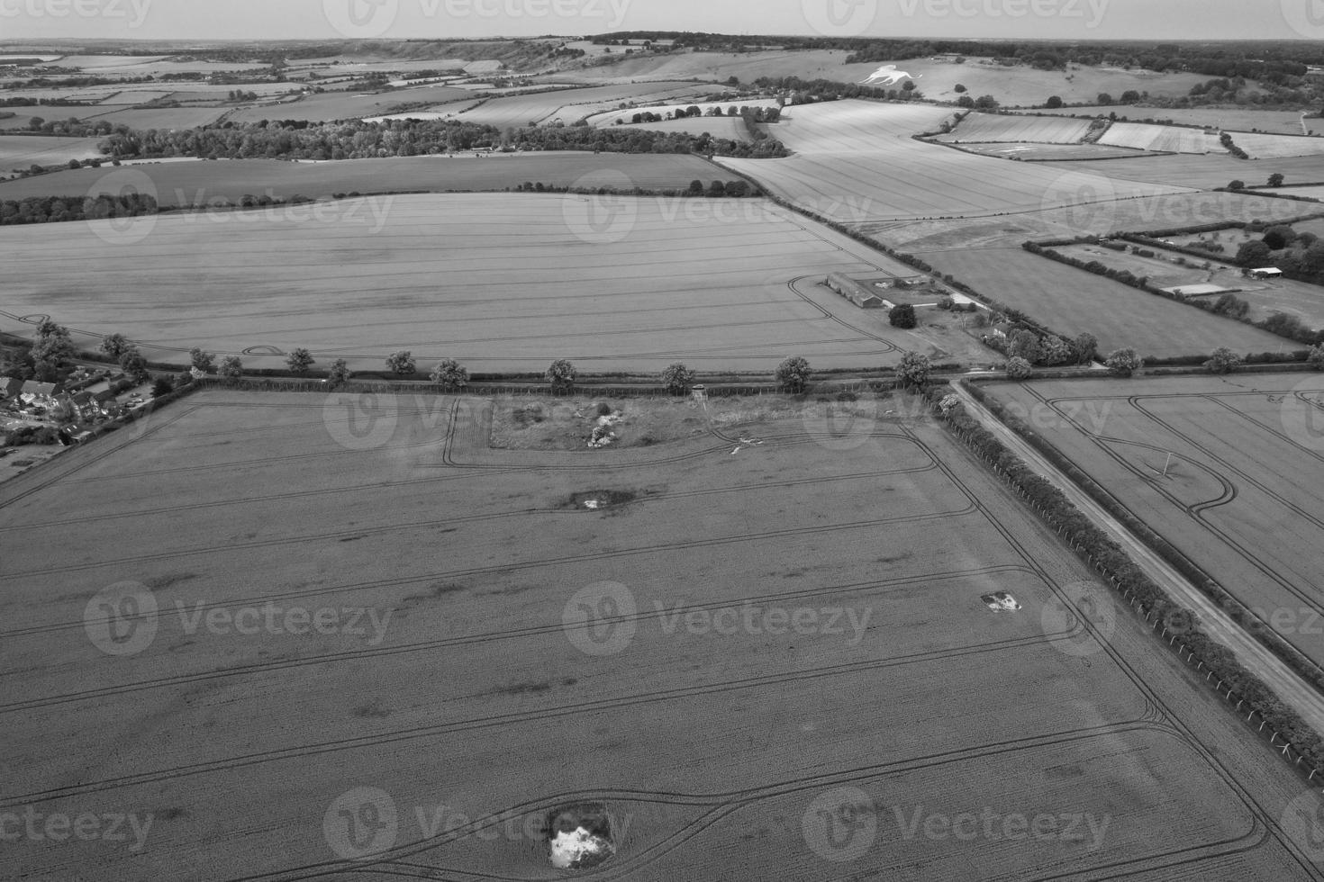 Klassische Schwarz-Weiß-Luftaufnahme aus dem hohen Winkel von Englands Landschaftsstadtbild foto