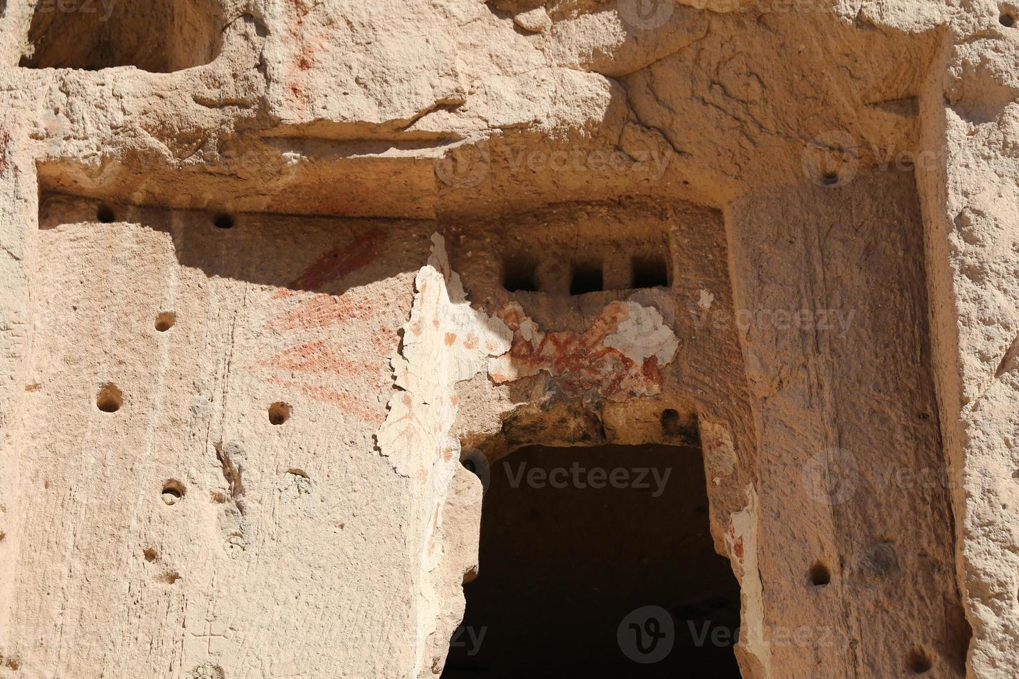 geschnitzter raum im zelve-tal, kappadokien, nevsehir, türkei foto