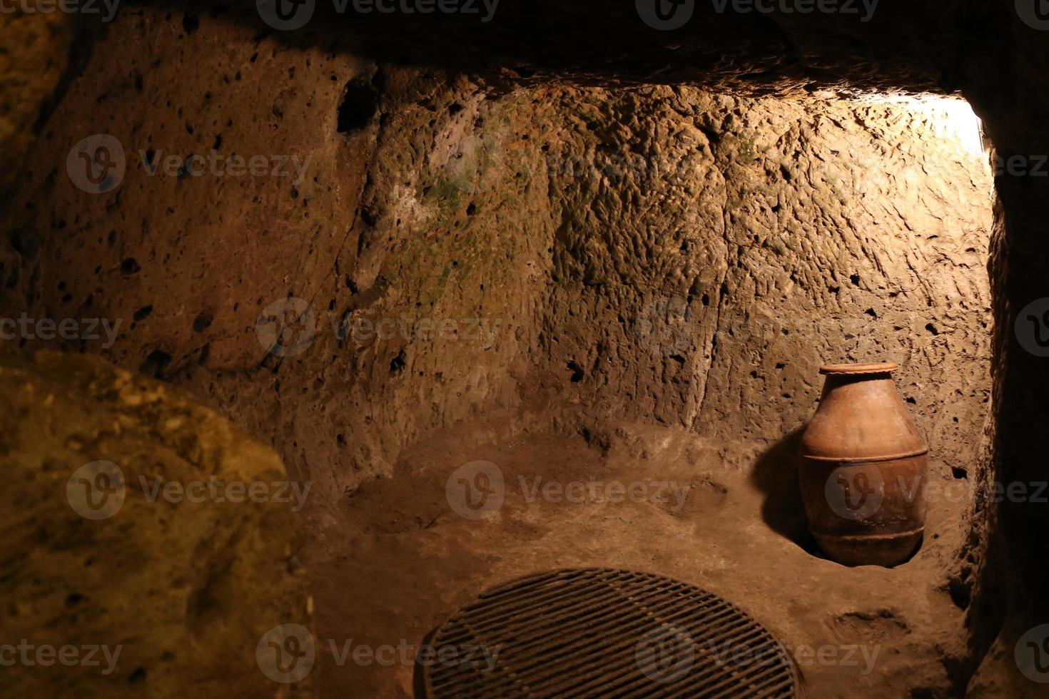 unterirdische stadt derinkuyu in kappadokien foto