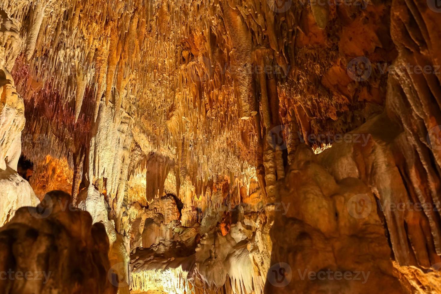 Formationen in der Damlatas-Höhle, Alanya, Antalya, Türkei foto