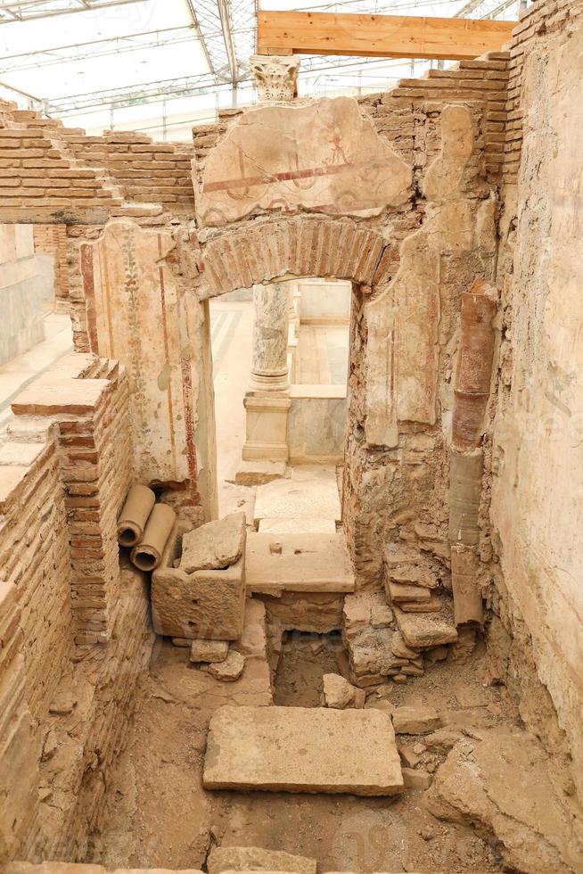 Reihenhäuser in der antiken Stadt Ephesus foto