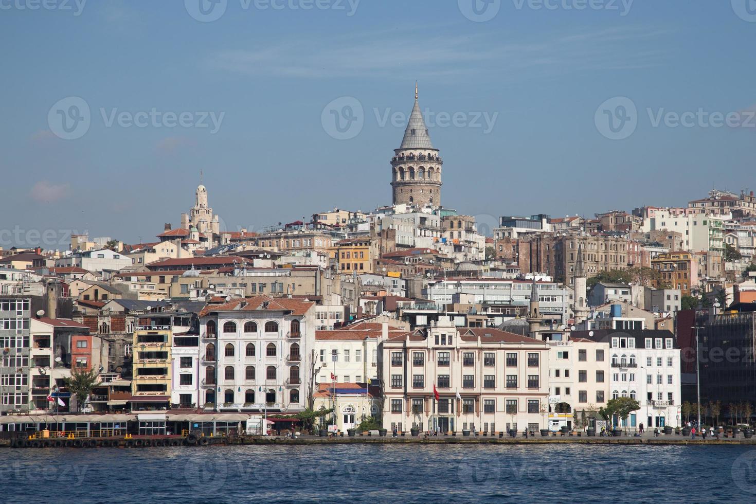 Karakoy und Galata-Turm in der Stadt Istanbul foto