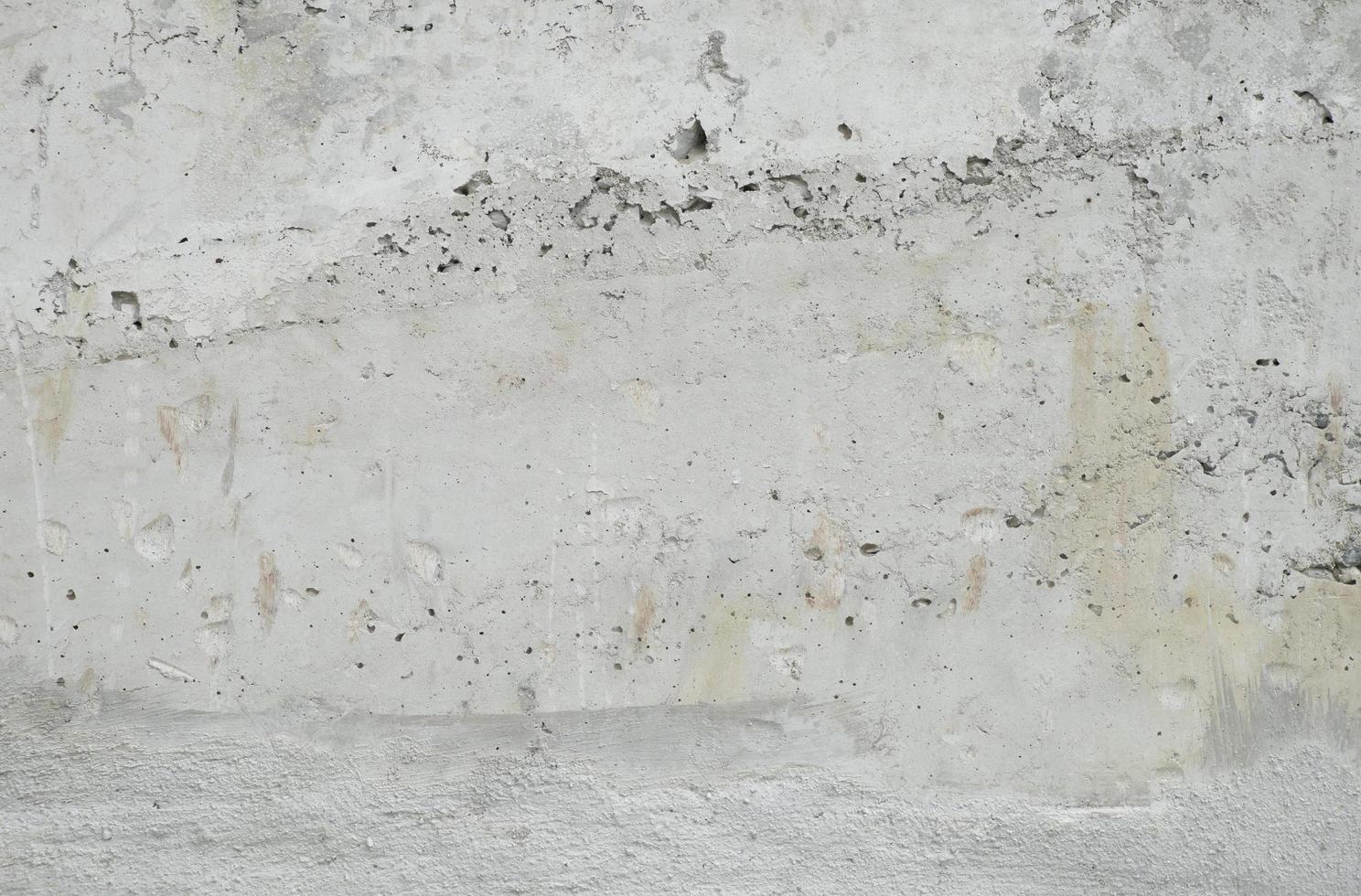 grunge schmutzige rissige betonwand foto