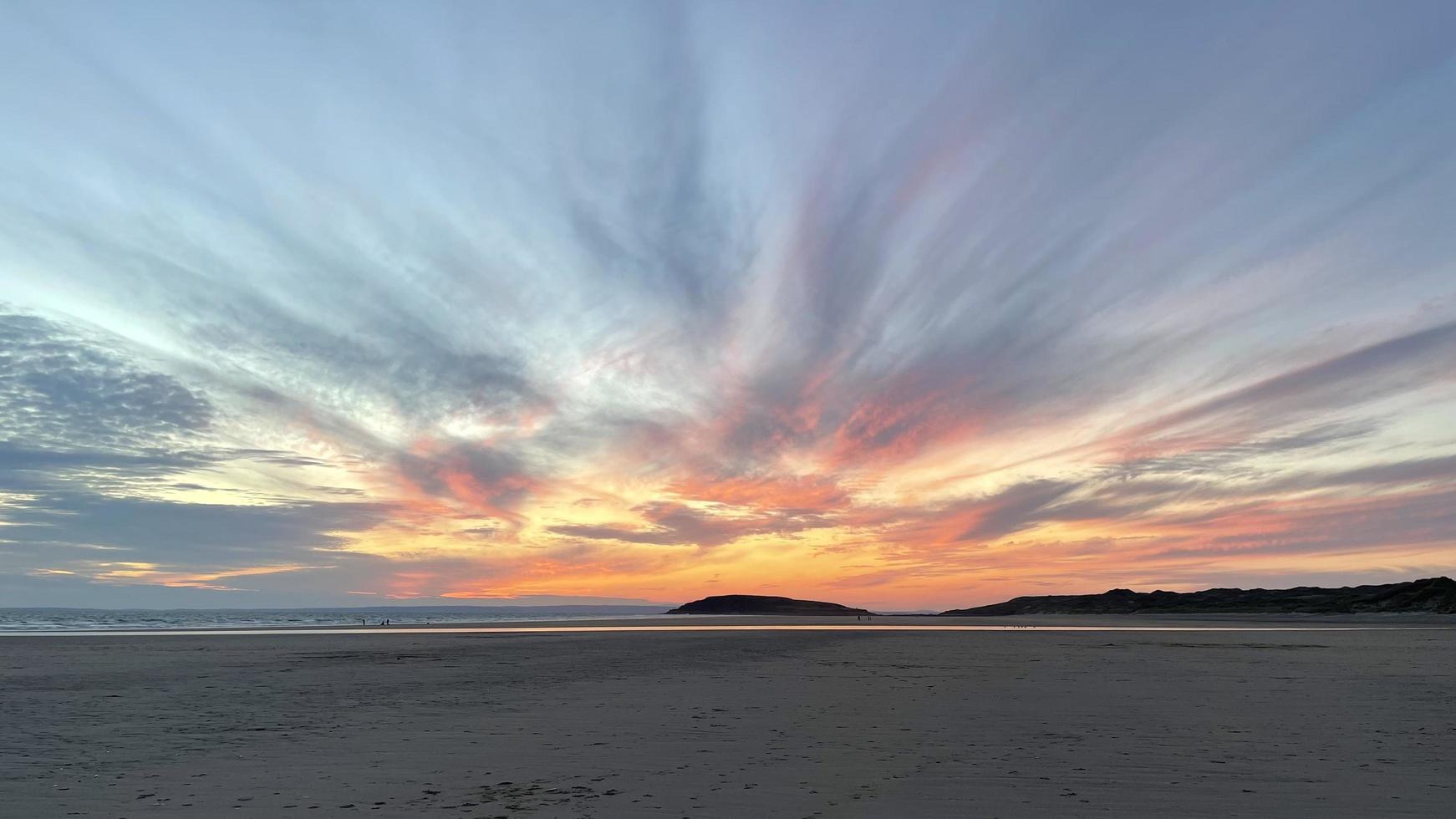 strand sonnenuntergang rhossili bay uk foto