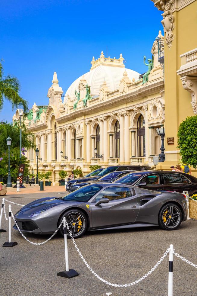 monte-carlo, monaco - jun 2017 grauer ferrari 488 tipo f142m in la condamine, monte-carlo, monaco, cote d'azur, französische riviera foto