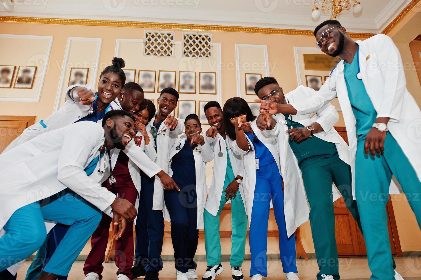 Gruppe afrikanischer Medizinstudenten im College. foto
