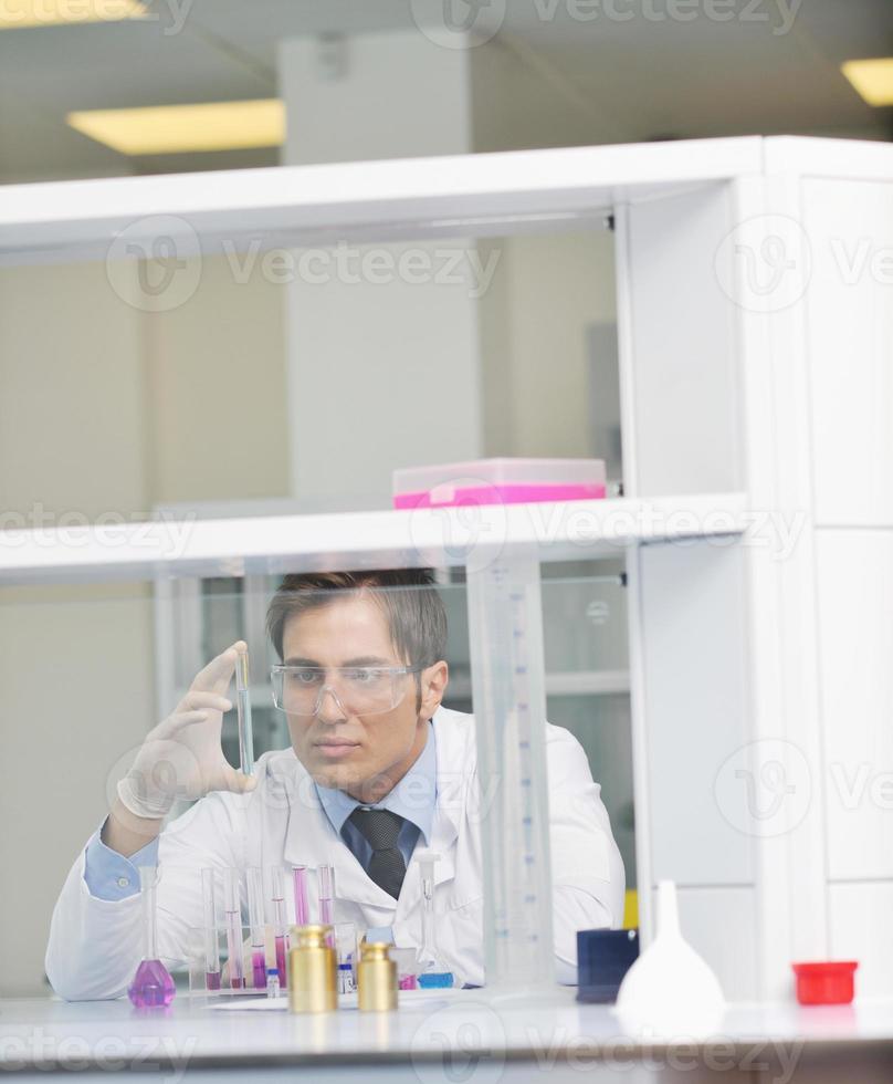 Forscher und Wissenschaftler im Labor foto