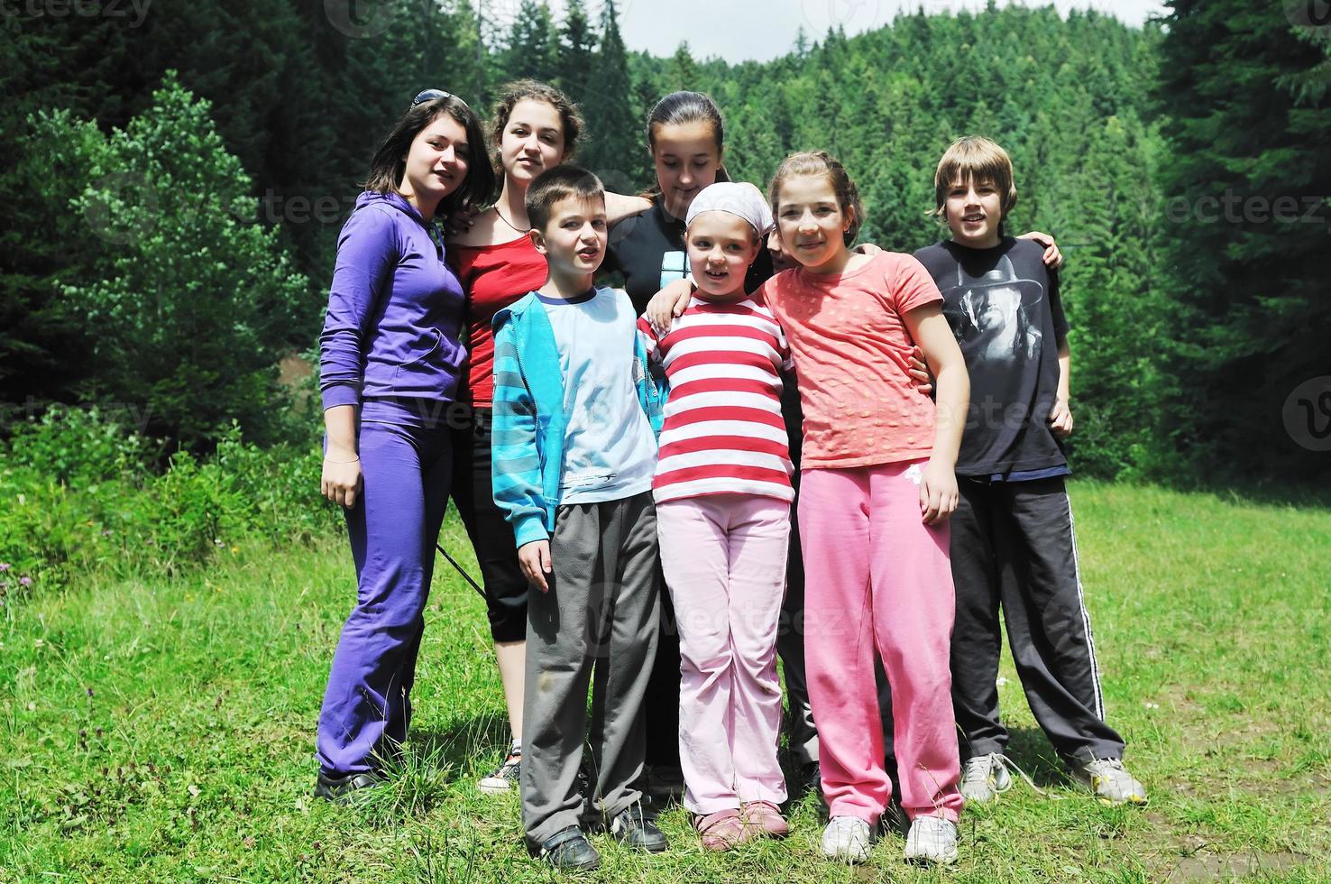 Kindergruppe im Freien foto