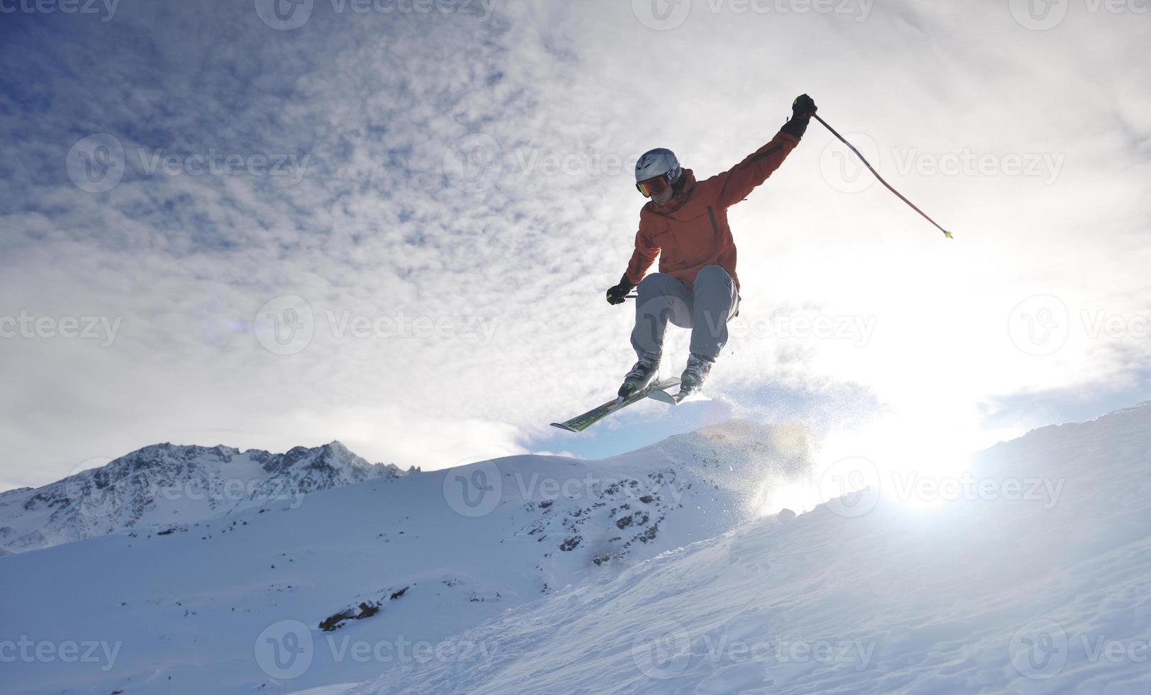 Skifahren jetzt in der Wintersaison foto