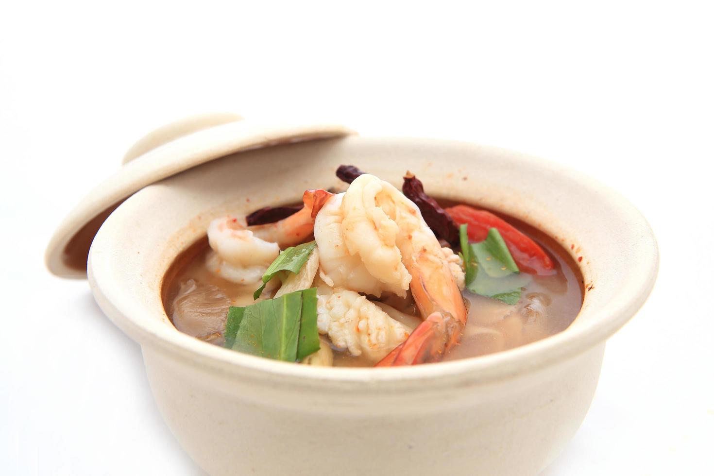 thailändisches essen tom yum meeresfrüchte foto