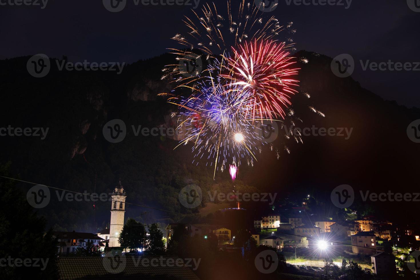 Feuerwerk in den Bergen foto