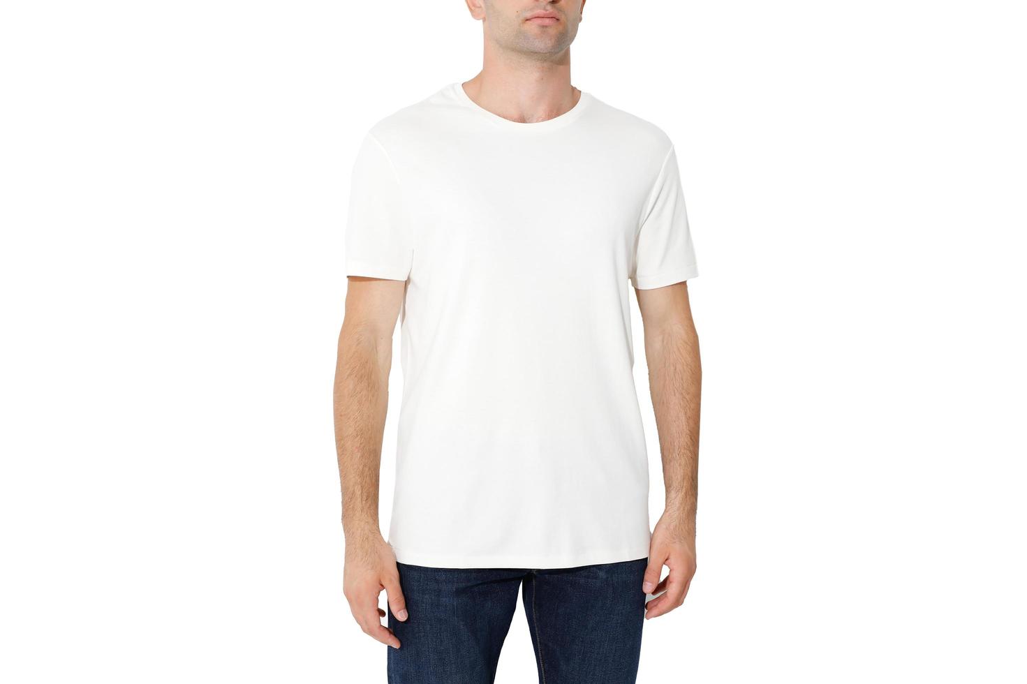 T-Shirt auf einem Mann, isoliert auf weißem Hintergrund, kopieren Sie den Raum foto
