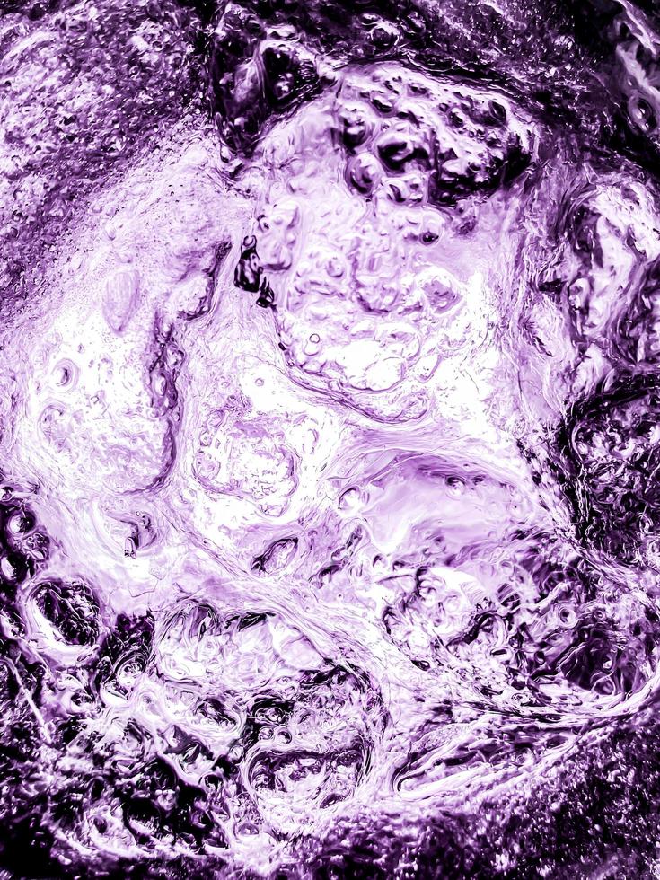 Abstrakter Eishintergrund, Eiswürfel fühlen sich an heißen Tagen frisch an, Eis ist im Sommer unverzichtbar. Es wird helfen, sich zu erfrischen und Ihnen ein gutes Gefühl zu geben. foto