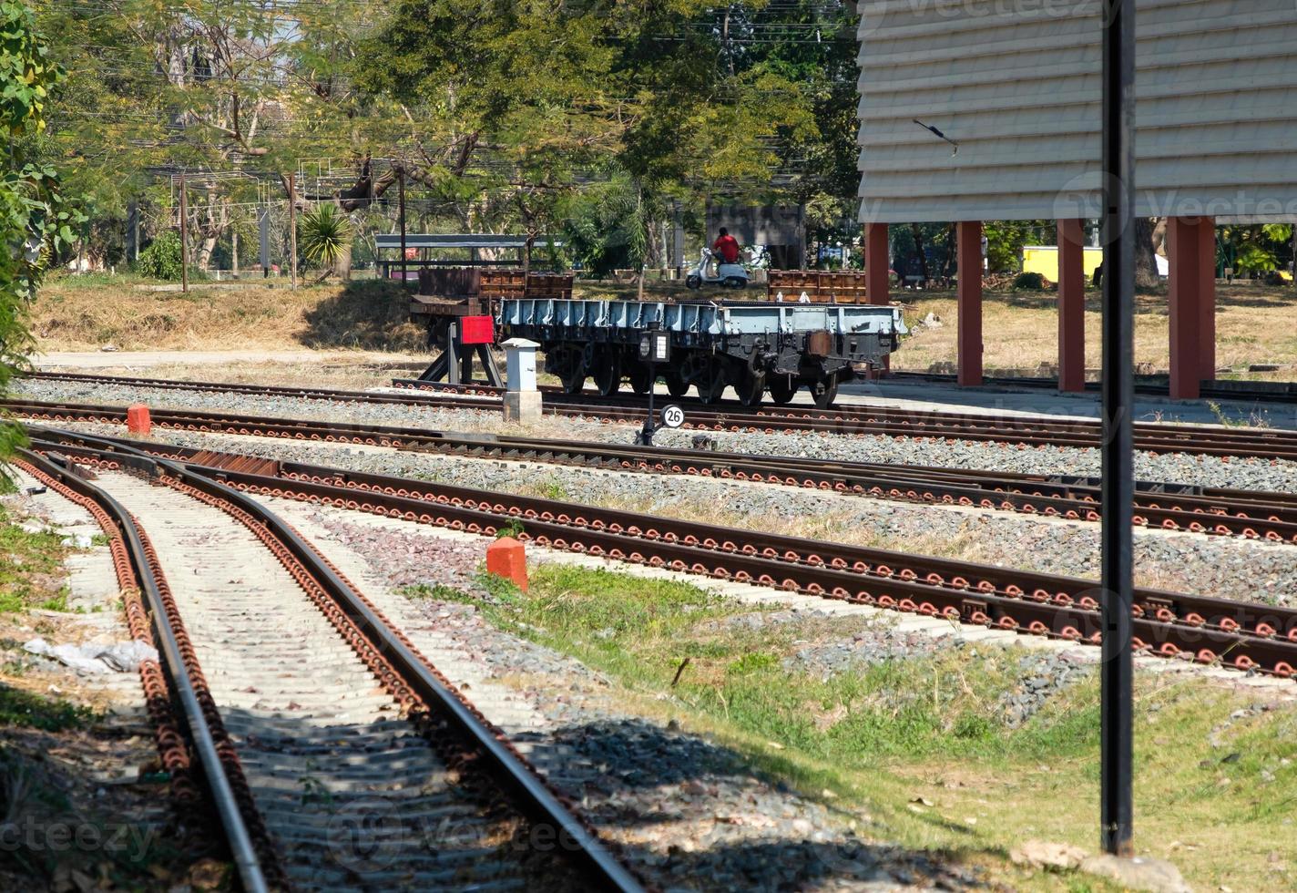 der Drehgestell-Niederbordwagen steht im Rangierbahnhof des Stadtbahnhofs. foto