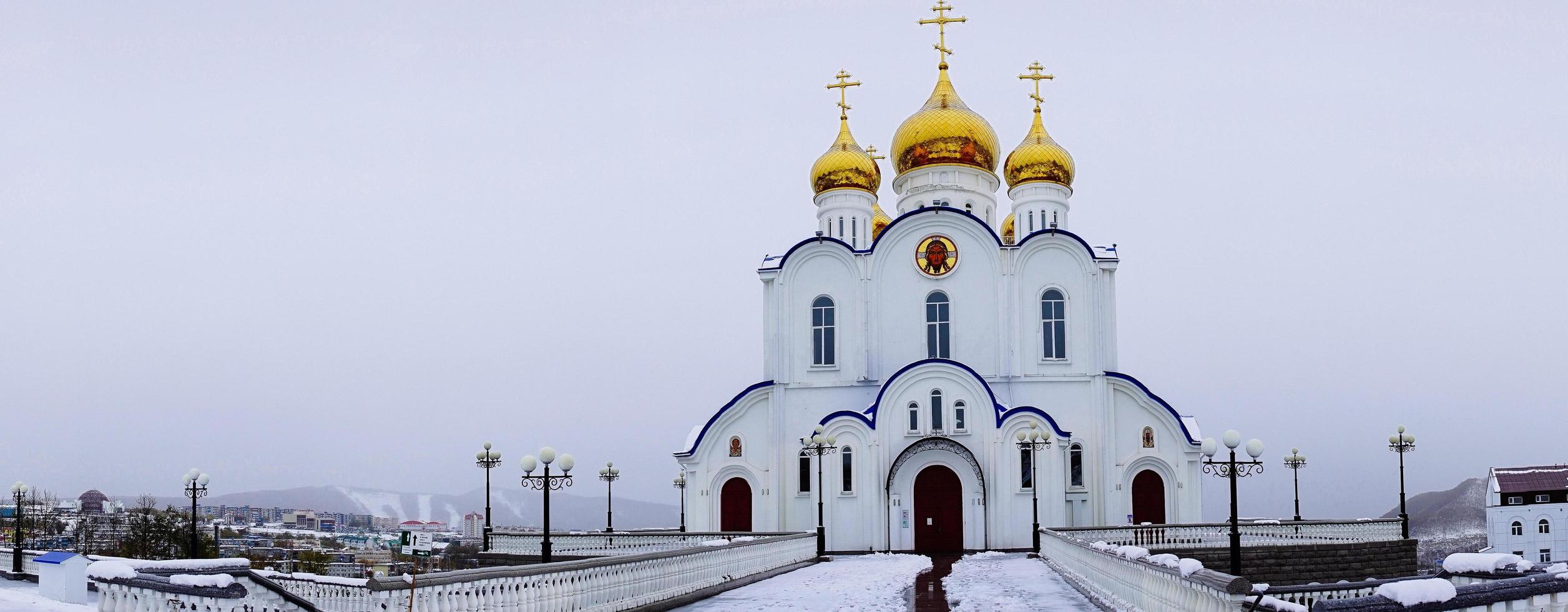Kathedrale im Namen der heiligen, lebensspendenden Dreifaltigkeit. petropawlowsk-kamtschatski foto