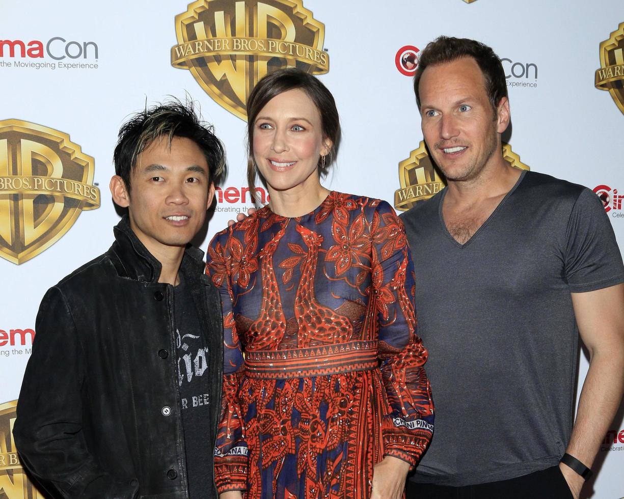 las vegas, 12. april - james wan, vera farmiga, patrick wilson bei der warner bros bilderpräsentation auf der cinemacon im caesars palace am 12. april 2016 in las vegas, ca foto