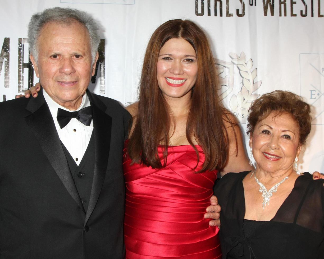 Los Angeles, 23. Juli - Carolin von Petzholdt, Eltern bei der Boom Boom Girls of Wrestling-Premiere im Downtown Independent Theatre am 23. Juli 2015 in Los Angeles, ca foto