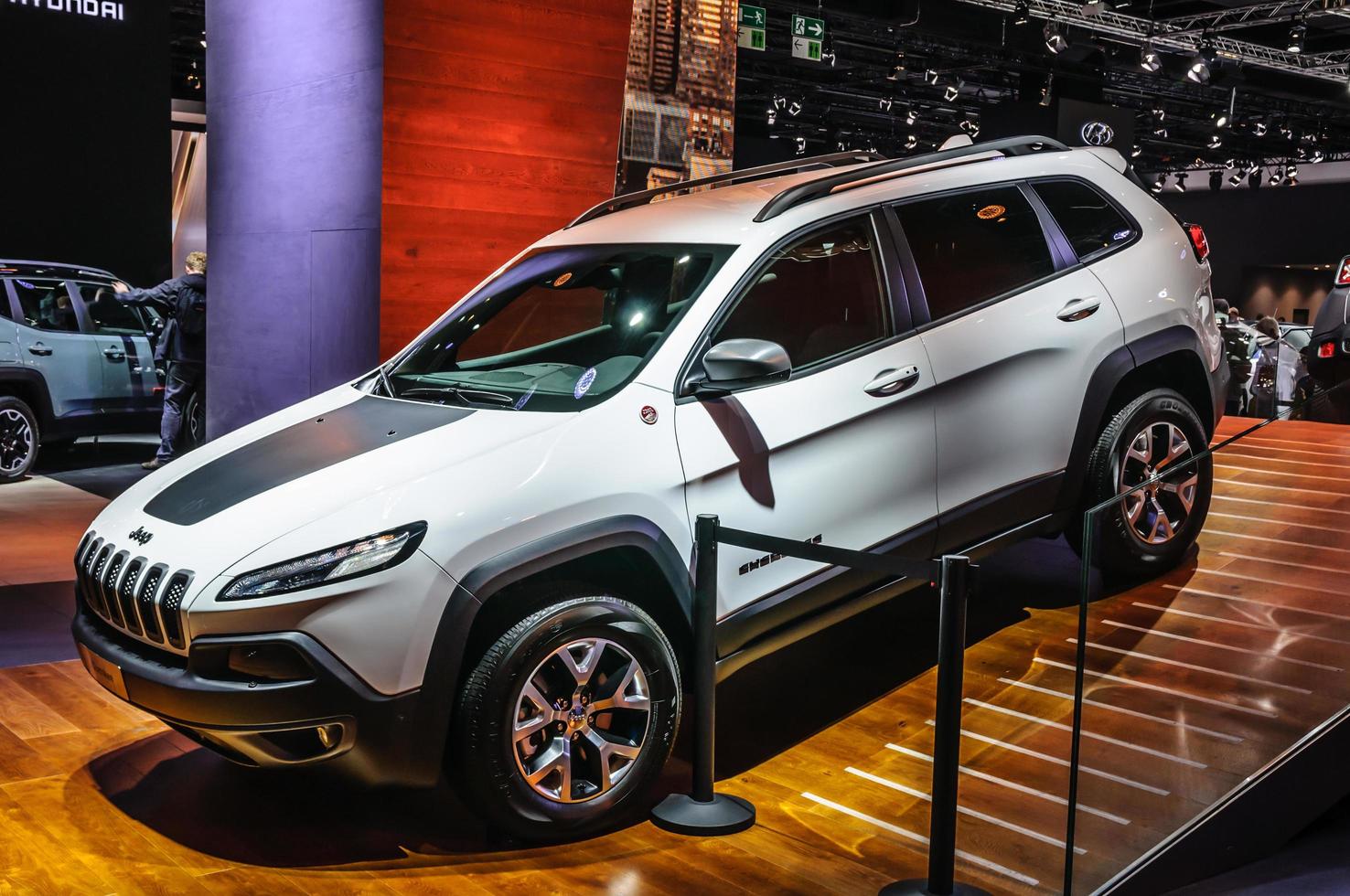 frankfurt - september 2015 jeep cherokee auf der iaa internatio vorgestellt foto