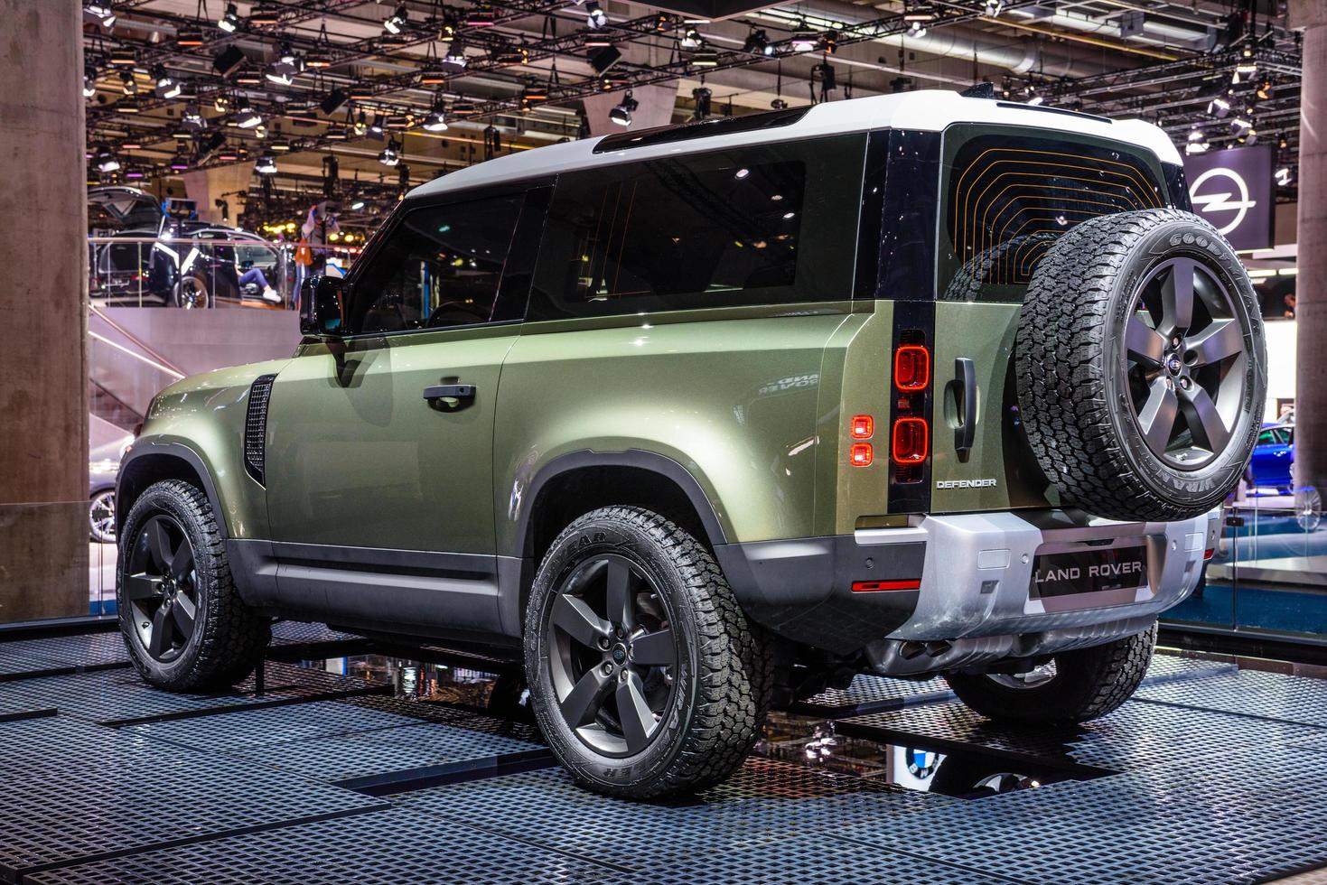 frankfurt, deutschland - september 2019 silber suv landrover 2020 verteidiger l663, iaa internationale autoausstellung foto