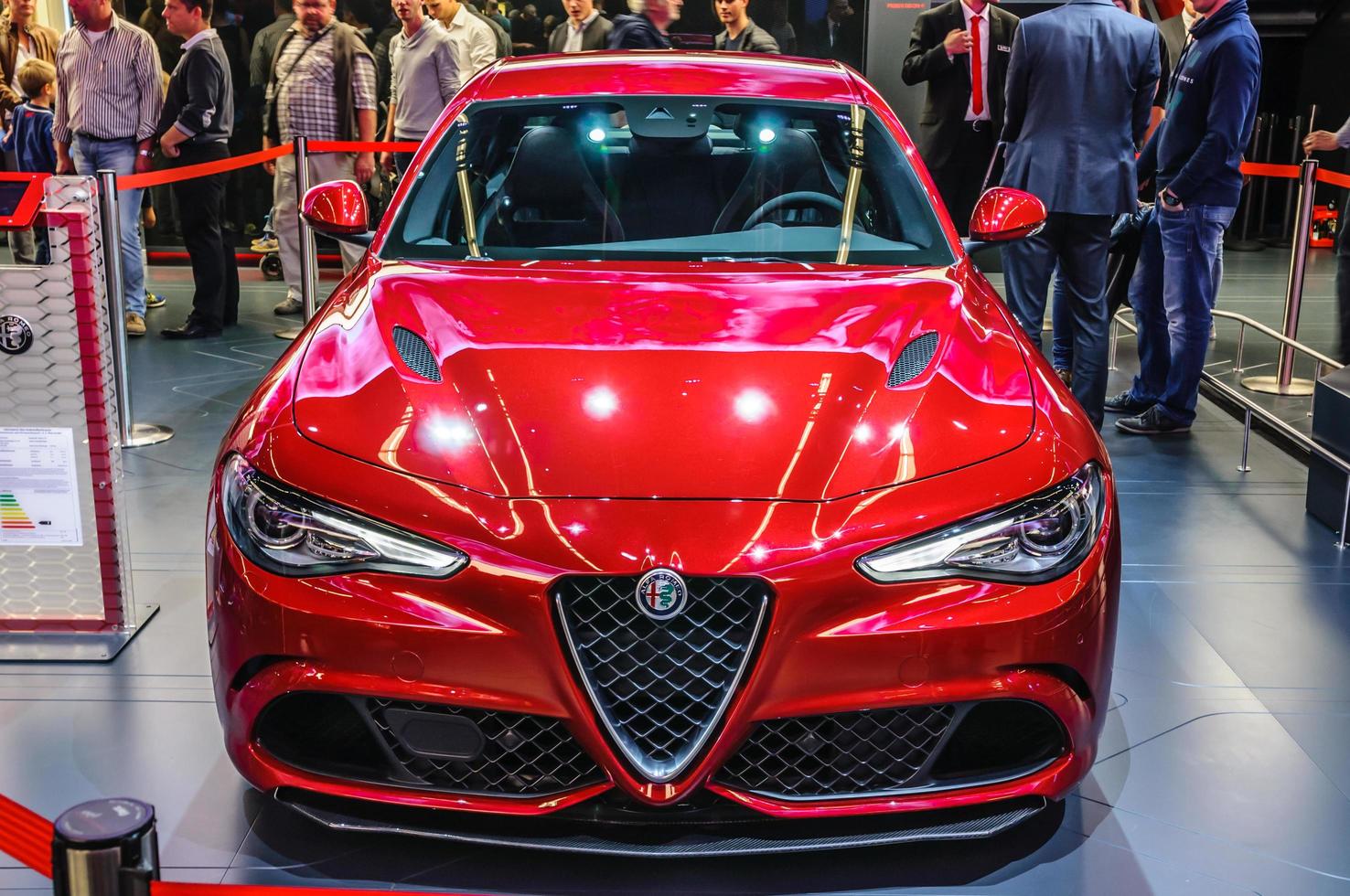 frankfurt - september 2015 alfa romeo giulia präsentiert auf der iaa intern foto